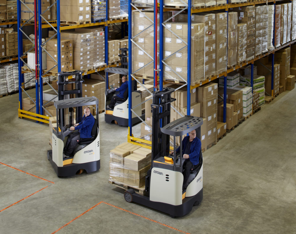 Targoncás munkavégzés a raktárban